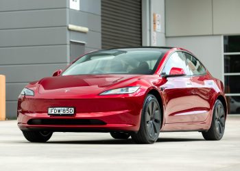 Tesla income falls as revenues rise in Q3