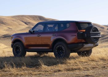 Audi to produce off-road SUV to rival Land Rover Defender – report