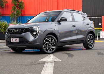 Mahindra XUV 3XO vs Suzuki Swift: Spec battle