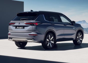 Mitsubishi Outlander PHEV with larger battery arrives in Australia early 2026