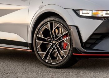 Driving Dystopia: Nightmare Brake Job Illustrates Problems With Modern Auto Maintenance