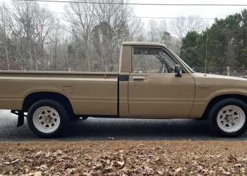 AutoHunter Spotlight: 1982 Toyota Deluxe Pickup
