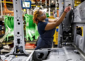 Ford FY 2025 Revenue Forecast to be Slightly Higher Despite Tough Fourth Quarter